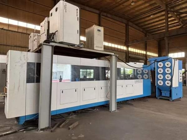 雷鸣产，2 x 6米双工作台、4000W激光切割机，带空压机.