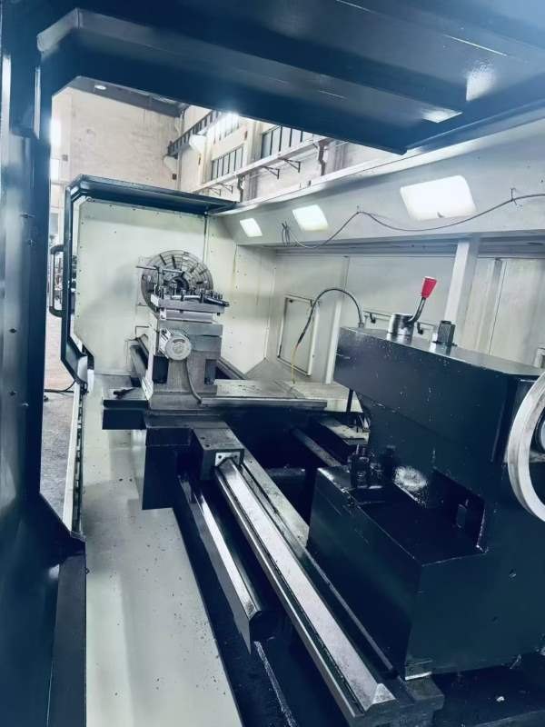 61100/3000数控车床一台整体落地床脚，重型600款导轨.
