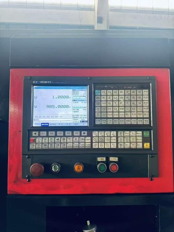 61100/3000数控车床一台整体落地床脚，重型600款导轨.