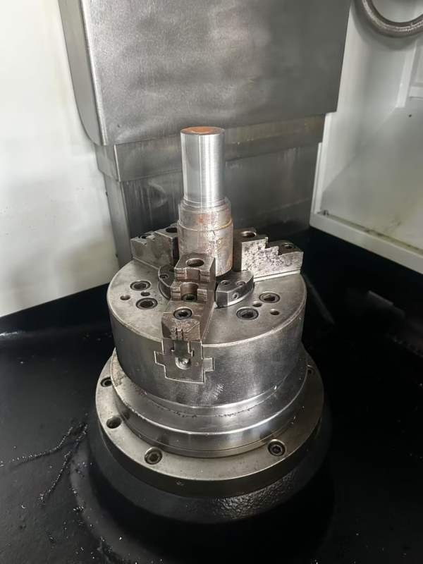 油欣VL-450R数控立式车床加工高度为450mm，回转直径55.