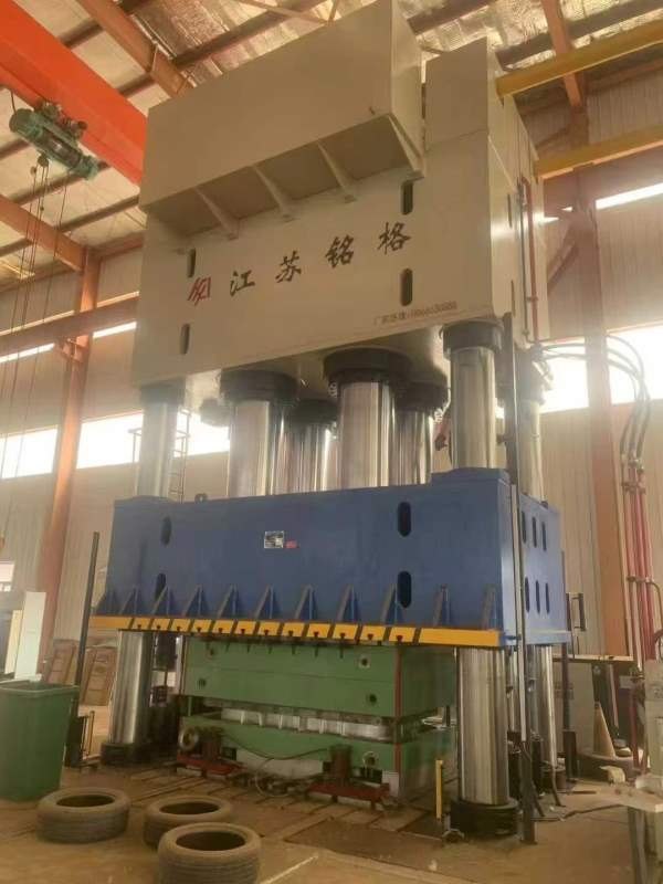 铭格4000吨液压机，台面3000年准新机，仓库提货了