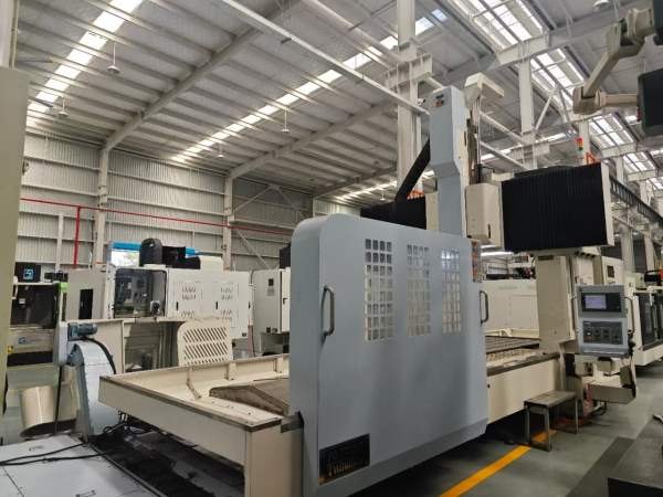 台湾绮发重型3220龙门加工中心，尔法大功率分体驱动，.