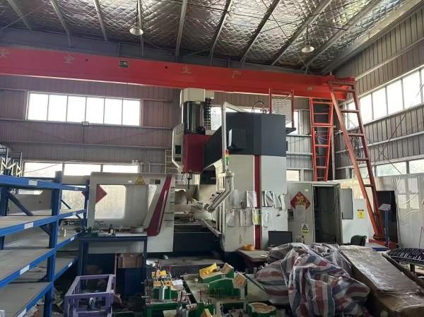 新定华特3026龙门加工中心工作台2.1米3米，门宽2.6米.
