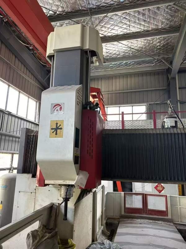 新定华特3026龙门加工中心工作台2.1米3米，门宽2.6米.