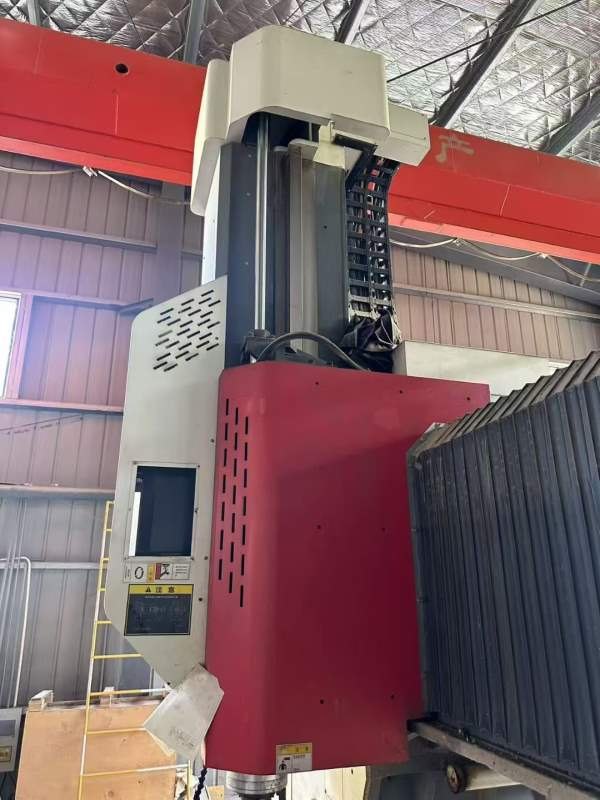 新定华特3026龙门加工中心工作台2.1米3米，门宽2.6米.