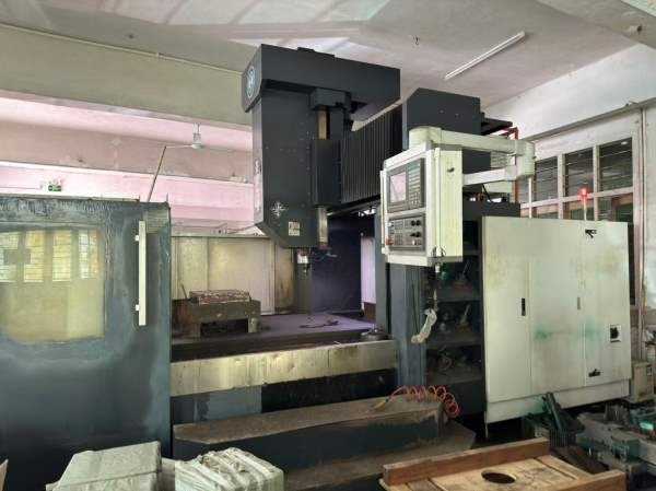 新定台湾大畏2015龙门加工中心，BT50主轴，工作台1.4.