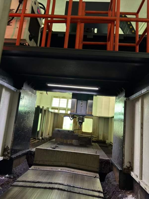 新定台湾大畏2015龙门加工中心，BT50主轴，工作台1.4.