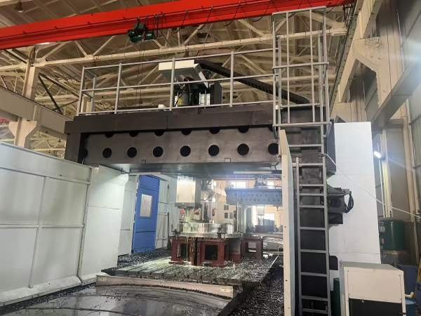 新定2025年纽威4033龙门加工中心一台，方滑枕工作台2.