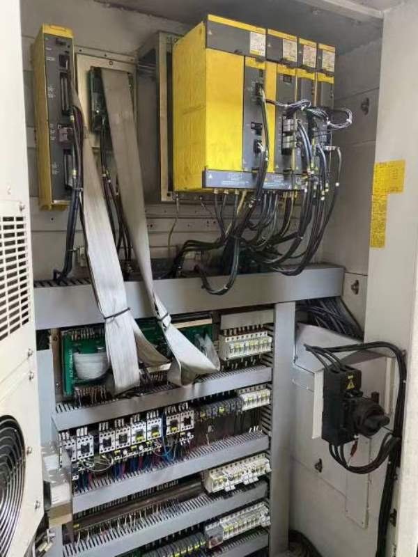 同款2台，杭州友佳VB-610A重切削立式加工中心工作台大.