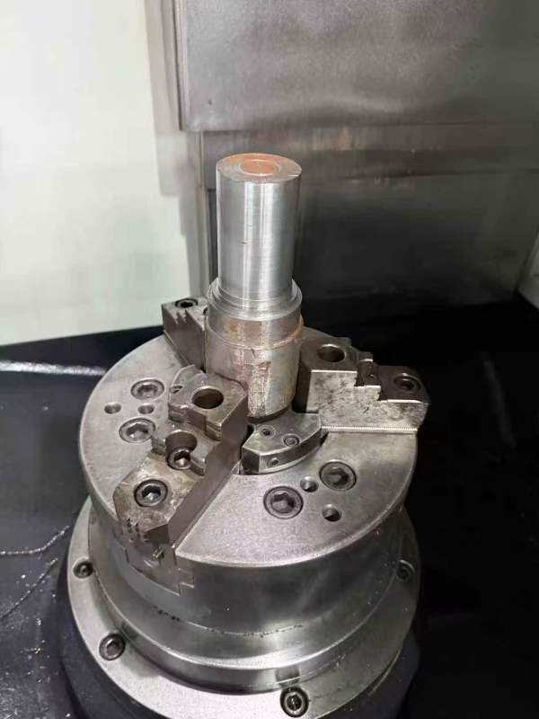 油欣VL-450R数控立式车床，加工高度为450mm，回转直径.