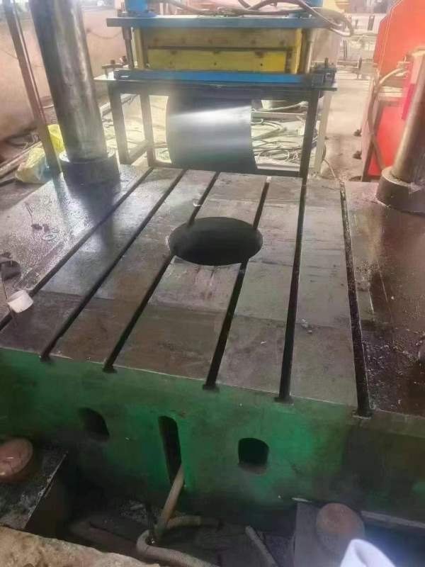 南通锻压630吨四柱液压机，台面1.5/1.5米，开口2米，.