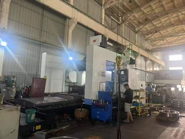 刚买一台25年纽威4033龙门加工中心 工作台2X4 门宽3.3.