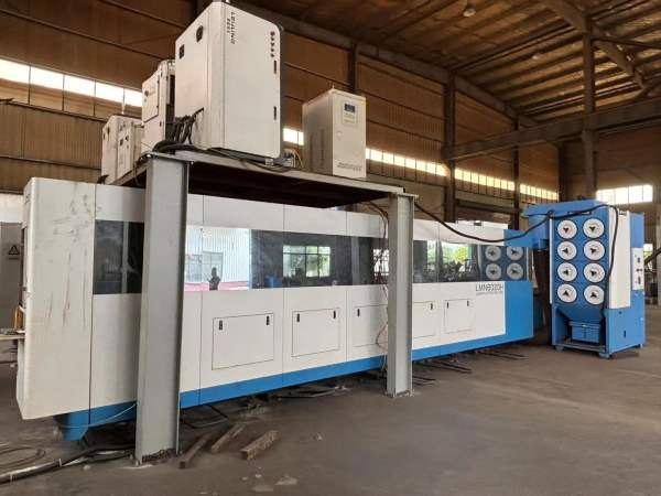 雷鸣2 x 6米双工作台、6000W激光切割机，带空压机、带.