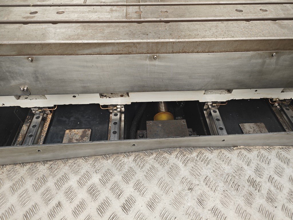 出售同款四台佛威1580数控铣