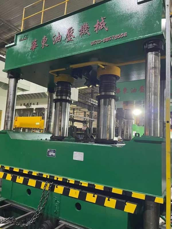 南通华东800吨，台面2.23.7，多点顶出，移动工作台，.