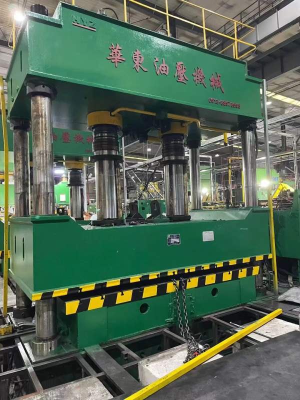 南通华东800吨，台面2.23.7，多点顶出，移动工作台，.