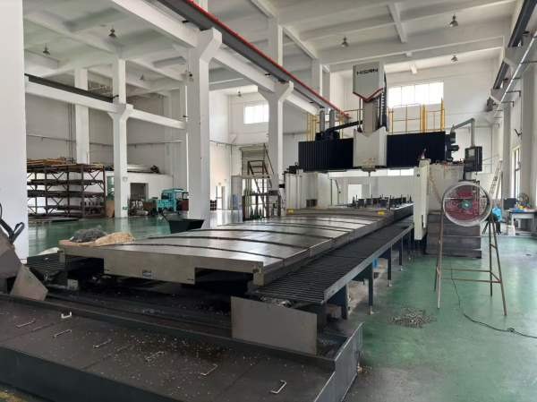 准新海天8033数控龙门，高配，9成新工作台82.5米，门.