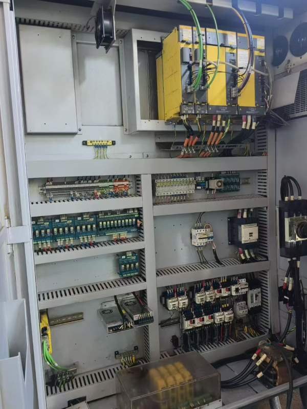 仓库到货靓机一台台湾威立SB-316龙门加工中心工作台15.
