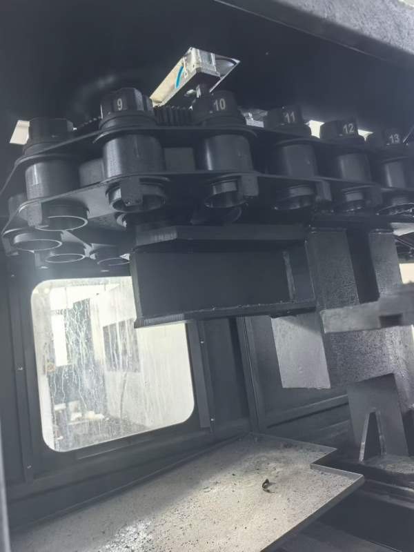 仓库到货靓机一台台湾威立SB-316龙门加工中心工作台15.