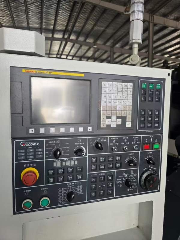 台湾程泰GLS 2000Le数控车床，配发那科Oi-TF，8寸液压.