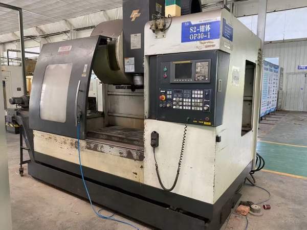 同款2台，杭州友佳VB-610A重切削立式加工中心工作台大.