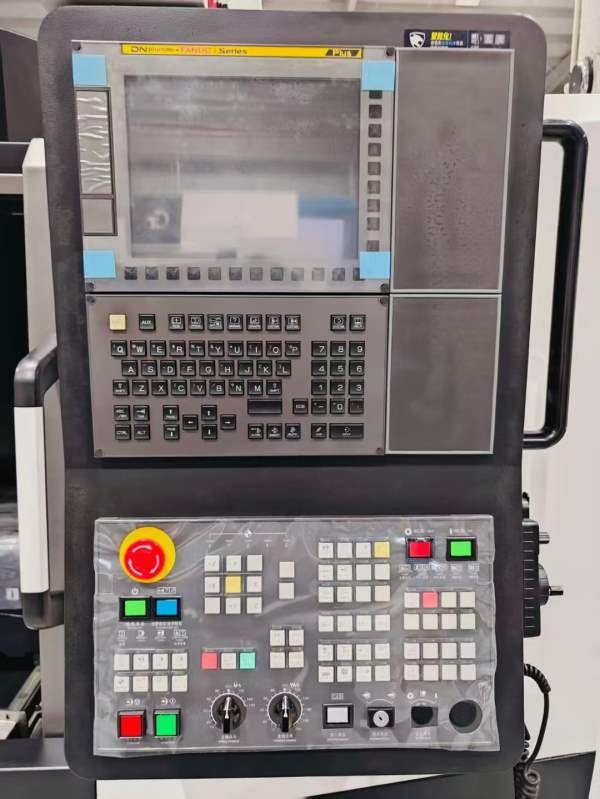 新到一台全新斗山DNSVM5105L加工中心，发那科OI-MFPlu.