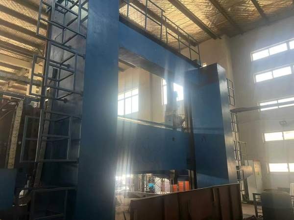 齐齐哈尔机床： 数控立车5米工厂在位出售：  安装少用.