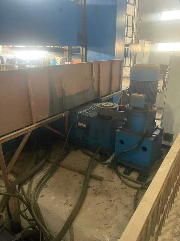 齐齐哈尔机床： 数控立车5米工厂在位出售：  安装少用.