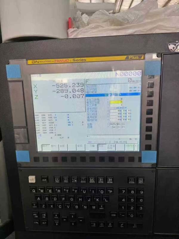 同款两台全新未用斗山DNM5705加工中心，三轴行程:1050.