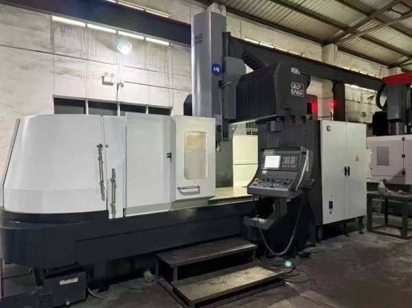 台湾高明龙门机型：KCM-2000SV-P三硬轨法兰克0i-MF系.