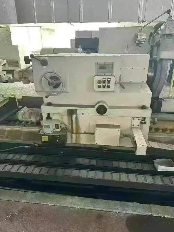 刚刚买下上海机床产砂轮架移动式数控外圆磨床MKA13100.