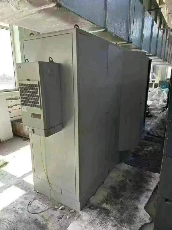 刚刚买下上海机床产砂轮架移动式数控外圆磨床MKA13100.