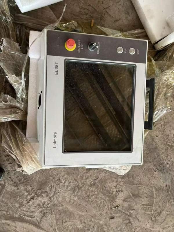 江苏威力1200吨8米电液伺服折弯机，全新未安装，在位.