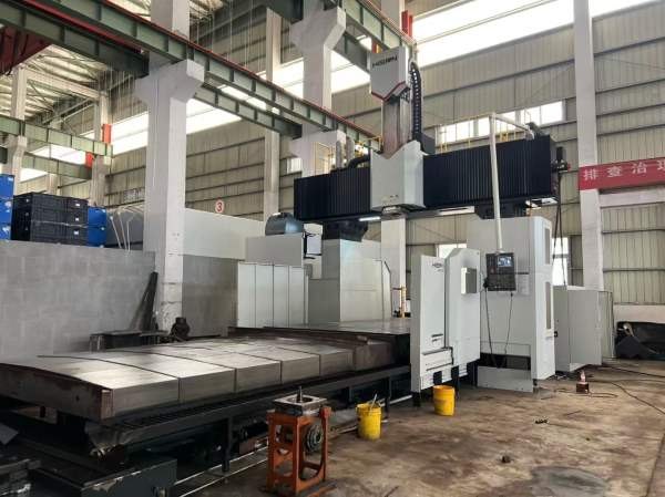 海天重型加高6036龙门，带24把刀库工作台3米6米，门宽.