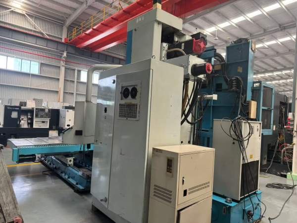 台湾远东110R2卧镗，主轴镗杆直径110工作台尺寸X行程2.
