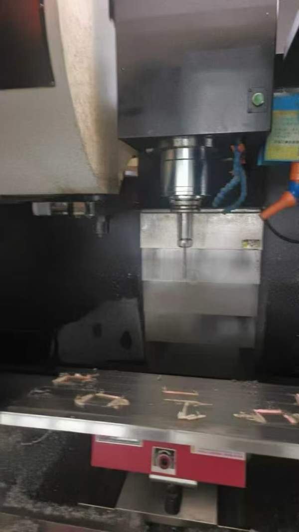 工厂在位一台1370，台正机身、买机器送空压机工厂在位.