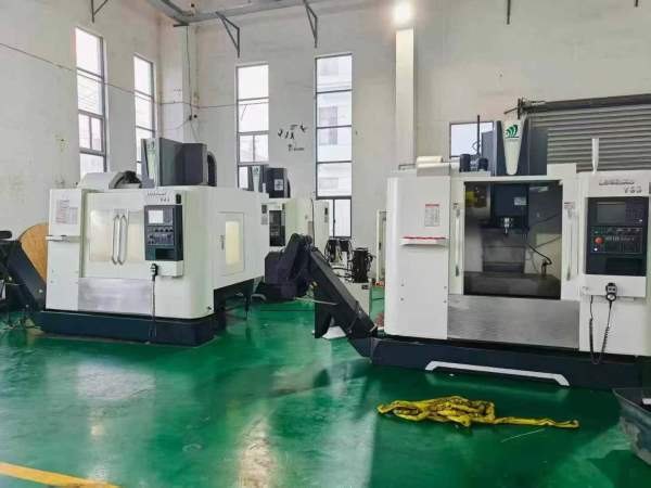 台正光机同款五台2022年苏州力冈855加工中心，其中四.