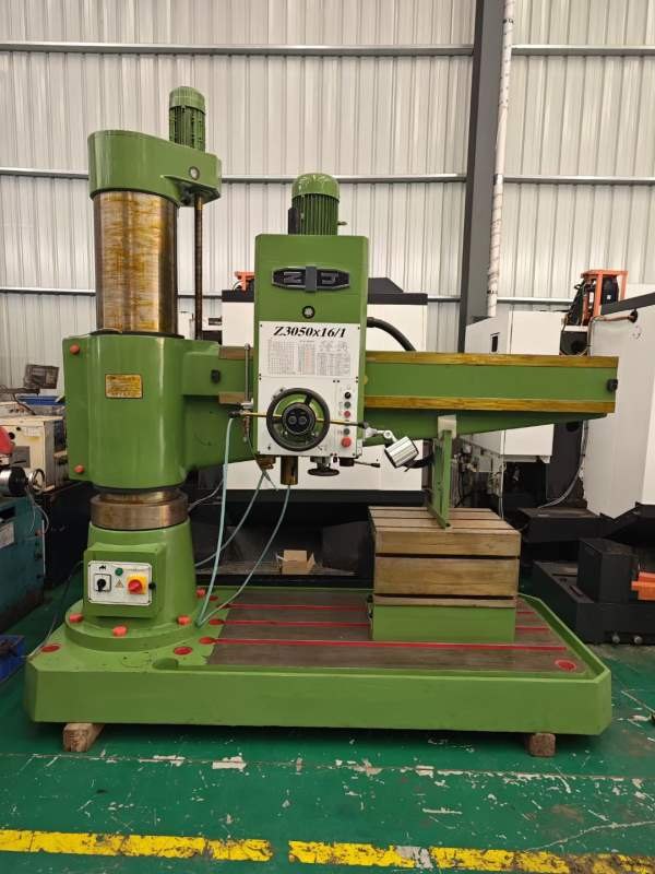 全新未用中捷50摇臂钻，低价出售