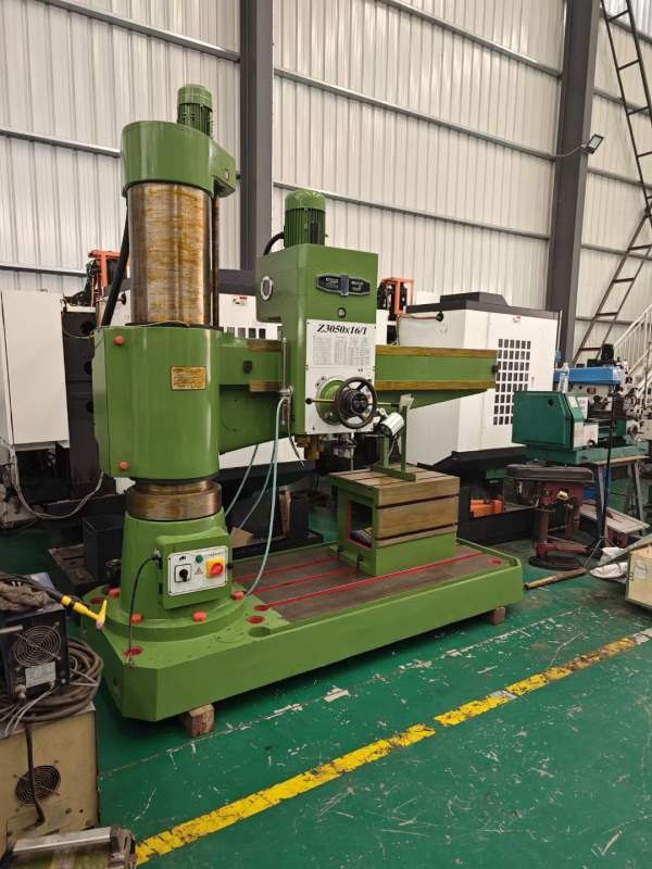 全新未用中捷50摇臂钻，低价出售