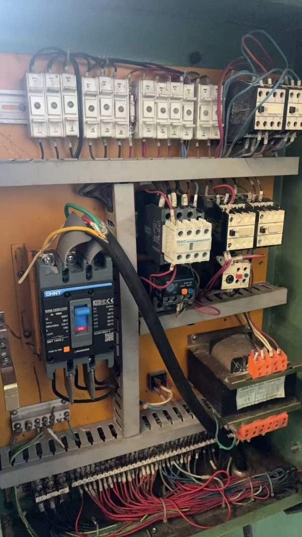 大连机床厂CW621104米车床，带马鞍，导轨如镜面