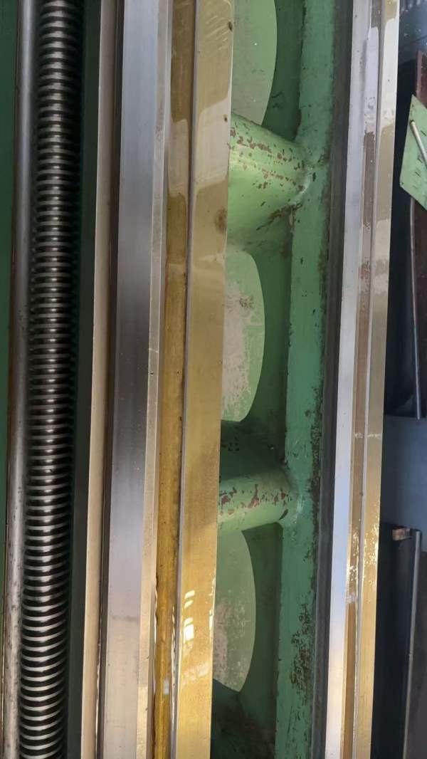 大连机床厂CW621104米车床，带马鞍，导轨如镜面