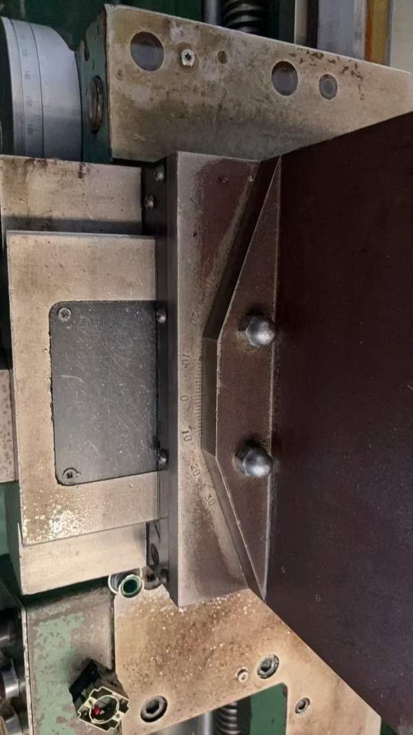 大连机床厂CW621104米车床，带马鞍，导轨如镜面