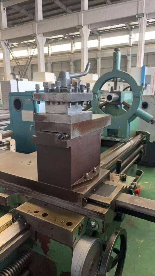 大连机床厂CW621104米车床，带马鞍，导轨如镜面