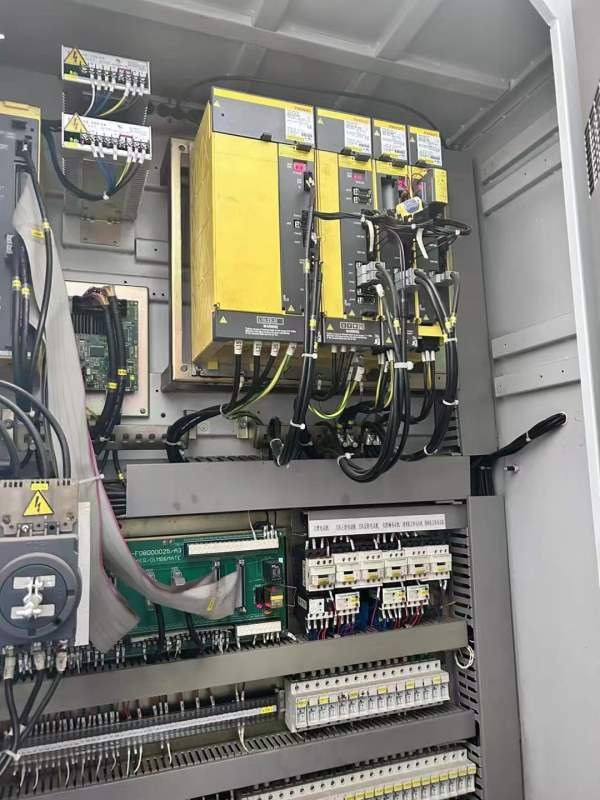 台湾友佳FV-800A立式加工中心一台、32A一台、两线一硬.