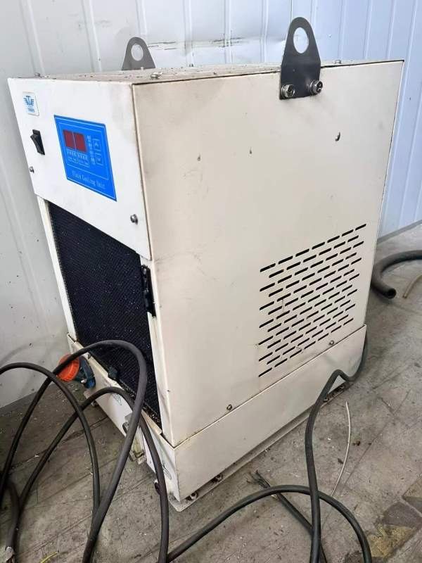 台湾友佳FV-800A立式加工中心一台、32A一台、两线一硬.