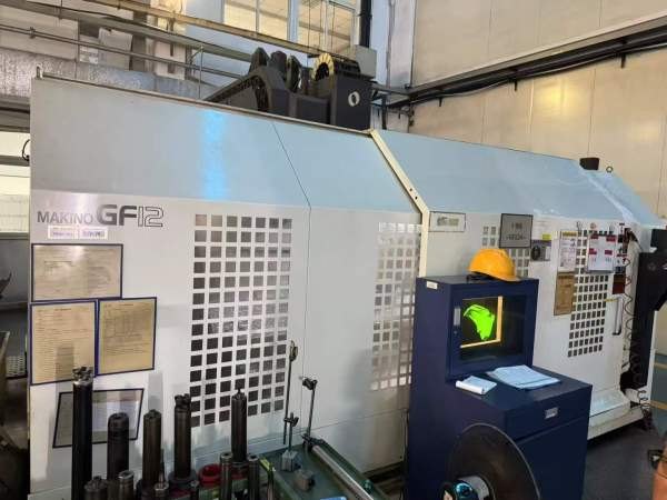 在位出售牧野F12立加一台、工作台2150/1200、安装在位.