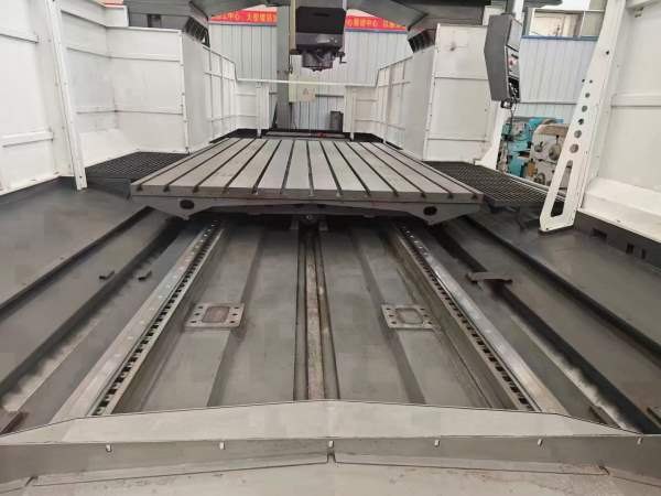 2024年重型台功4228龙门加工中心一台，两线一硬，BT50.