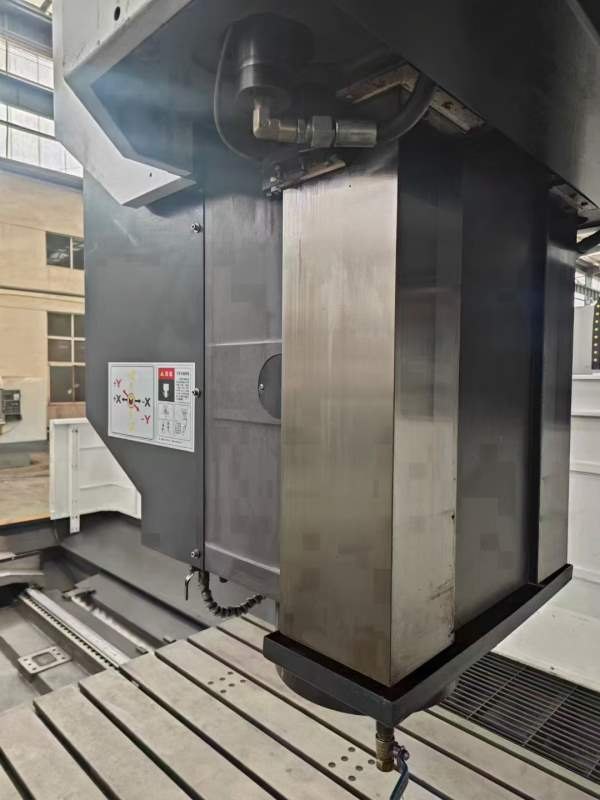 2024年重型台功4228龙门加工中心一台，两线一硬，BT50.