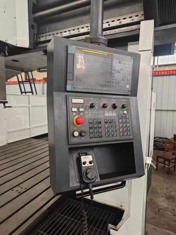 2024年重型台功4228龙门加工中心一台，两线一硬，BT50.