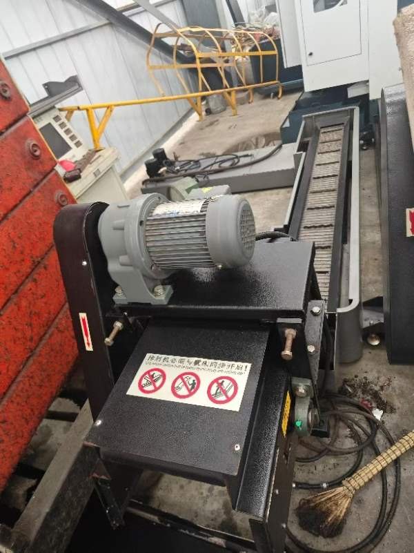 出售：银尚855加工中心一台，三线规，发那科大屏mf系.